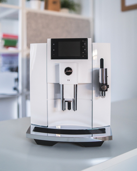 Ekspres do kawy JURA E8  PIANO WHITE - model demonstracyjny